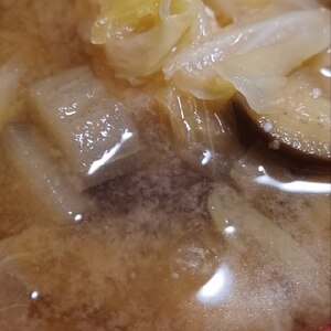 なすと白菜とちくわのお味噌汁